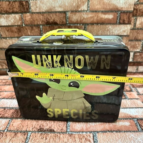 Star Wars Mandalorian The Child Yoda UNKNOWN SPECIES Box Tin - Picture 5 of 12